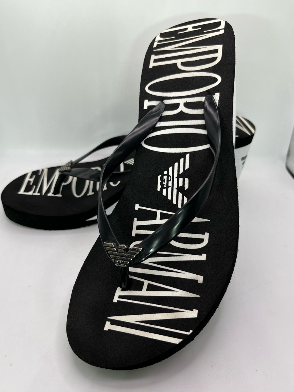 Emporio Armani Black and White Logo Flip Flop Sandals 6-6.5 women’s